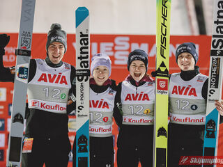 Timi Zajc (SLO), Nika Prevc (SLO), NIka Vodan (SLO), Domen Prevc (SLO)