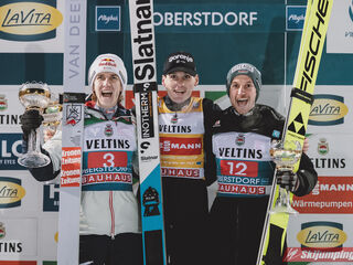 Daniel Tschofenig (AUT), Domen Prevc (SLO), Felix Hoffmann (GER)