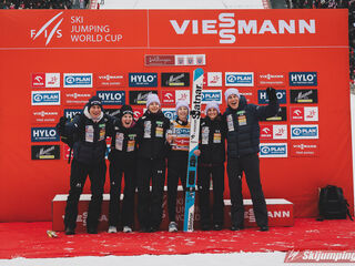 2. Platz Nika Prevc (SLO), Teamfoto