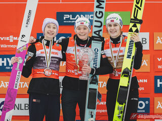 Nika Prevc (SLO), Eirin Maria Kvandal (NOR), Anna Odine Stroem (NOR)