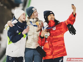 Nika Prevc (SLO), Anna Odine Stroem (NOR), Nozomi Maruyama (JPN)