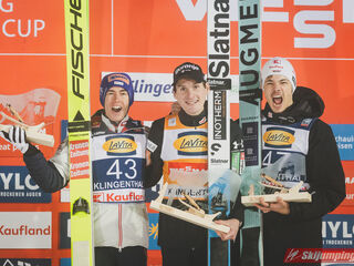 2. Platz Stefan Kraft (AUT), Sieger Domen Prevc (SLO), 3. Platz Philipp Raimund (GER)