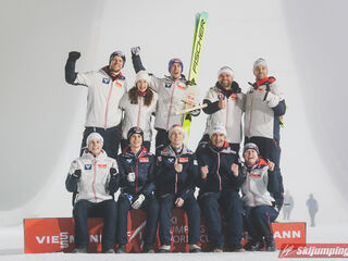 2. Platz Stefan Kraft (AUT), Teamfoto