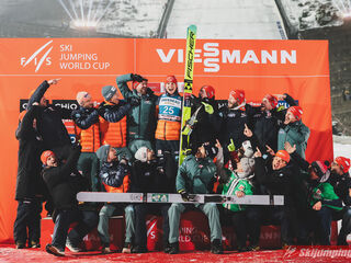 3. Platz Karl Geiger (GER), Teamfoto
