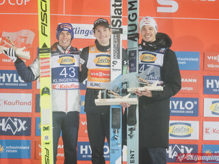 2. Platz Stefan Kraft (AUT), Sieger Domen Prevc (SLO), 3. Platz Philipp Raimund (GER)