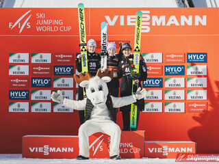 Anna Odine Stroem (NOR), Nika Prevc (SLO), Nozomi Maruyama (JPN)