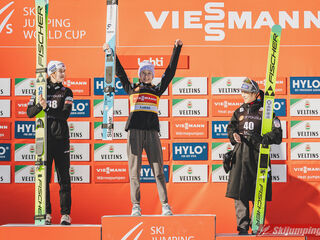 Anna Odine Stroem (NOR), Nika Prevc (SLO), Nozomi Maruyama (JPN)