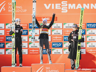 Anna Odine Stroem (NOR), Nika Prevc (SLO), Nozomi Maruyama (JPN)