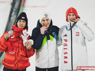Ren Nikaido (JPN), Domen Prevc (SLO), Kacper Tomasiak (POL)