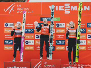 Nika Prevc (SLO), Eirin Maria Kvandal (NOR), Anna Odine Stroem (NOR)