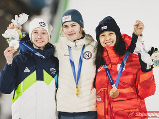 Nika Prevc (SLO), Anna Odine Stroem (NOR), Nozomi Maruyama (JPN)